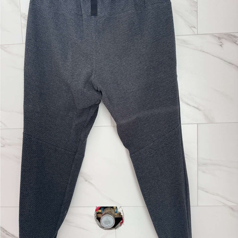 Lululemon Men's Gray joggers